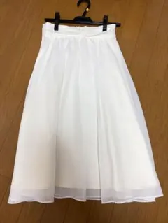 ホワイト フレアスカート ひざ下丈のサムネイル