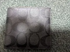 黒 レザー 二つ折り財布 ロゴ入り