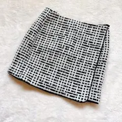 処分価格【アーバンリサーチ】白と黒の格子風模様　巻きミニスカート