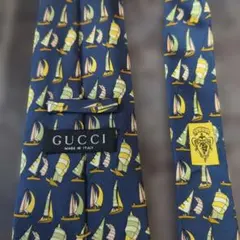 極美品　GUCCI　シルクタイ　ネイビー地にイエロー系ヨット柄　大剣先9.5㎝のサムネイル