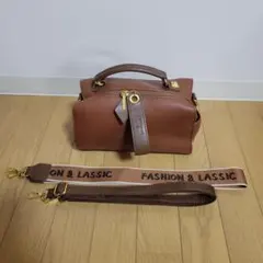 ショルダーバック2way　小さめ　軽量　フェイクレザー