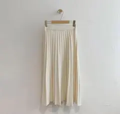 アイボリー ニットプリーツロングスカート