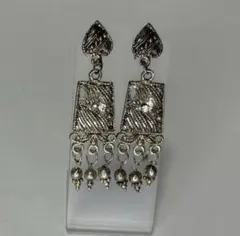 踊るマハラジャ。ヴィンテージ ピアス
