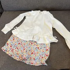 Petit mainフリル付きラッシュガードと花柄短パンセット