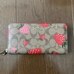 シグネチャー ストロベリープリント アコーディオン ジップ ウォレット
