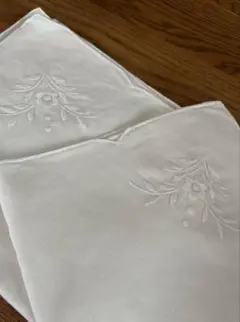 白いコットンハンカチ 2枚セット 手刺繍 花柄 約40cm