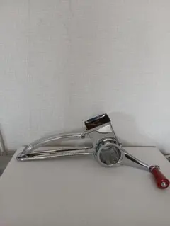 回転式 チーズグレーター 手動 おろし器