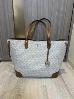 マイケルコース　トートバッグ　シグネチャー　ショルダーバッグ  オフィス　総柄