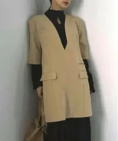 AMERI JACKET LIKE V NECK TOP Free BEIGEのサムネイル