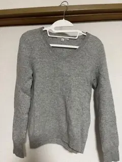 ユニクロ　カシミヤ100%セーター　Vネック　グレー　長袖ニット　Ｍ　レディース