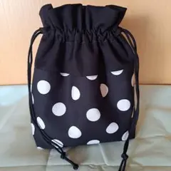 黒い水玉模様の巾着袋