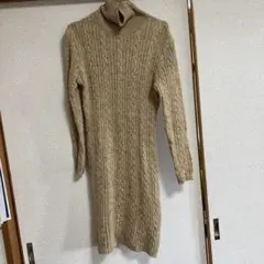 ベージュ ケーブル編み ニットワンピース