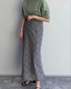 LOWRYSFARM 小花柄マーメイドスカート