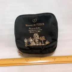 Maison de FLEUR ポーチ 黒 メゾンドフルールのサムネイル