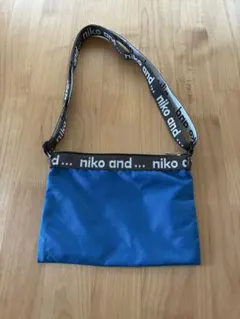 ニコアンド　niko and サコッシュのサムネイル