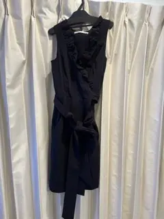 Diane von Furstenberg 黒ノースリーブラップドレスのサムネイル