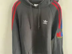 adidas ブラック パーカー フード付き