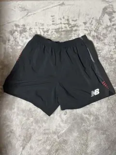New Balance ブラックショートパンツ