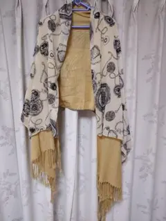 フリンジ付きクリーム色ショール