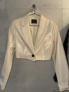 Bershkaクロップドテーラードジャケットのサムネイル
