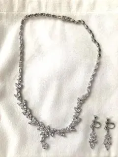 【お値下げ中】ブライダルアクセサリー ネックレス&イヤリング　2点セット♪