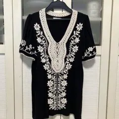 黒 花柄刺繍 Vネック 半袖チュニック