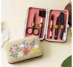 MOOMIN リトルミイの刺しゅう入り きれいに整う 眉毛グルーミングセット