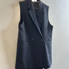 ブラック ダブルボタン ノースリーブベスト　GU