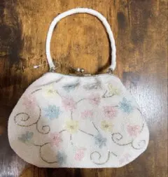 着物　和服　和装に♬総ビーズがま口バッグ　ホワイトお花アンティークヴィンテージ