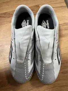 Umbro フットサルシューズ ホワイト/ブラック