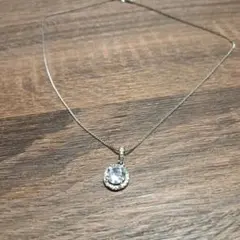 シルバーラウンドクリスタルネックレス