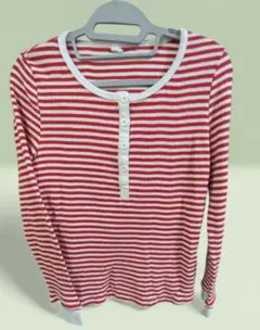 赤と白のストライプ長袖Tシャツ