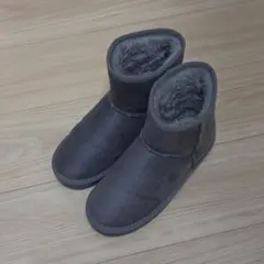 ノーブランド　ムートンブーツ　Mサイズ