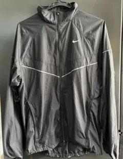 【美品】NIKE ナイキ ランニングジャケット ウィンドブレーカー 黒 古着のサムネイル