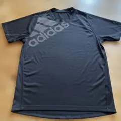 adidas 黒　スポーツTシャツ