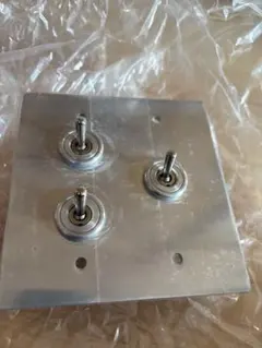 値下げします　アルミ製トグルスイッチパネル 3連