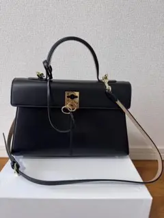 【1度のみ使用】カフネ 2way ハンドバッグ スタンスバッグ ブラック レザーのサムネイル