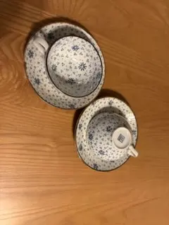 青い花模様 ティーカップとソーサーセット
