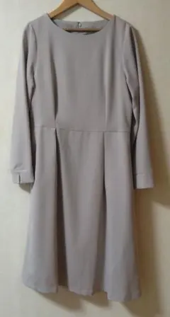 ヒザ丈ワンピース長袖