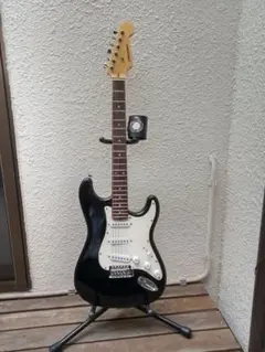 エレキギターとバングルのセット　①セルダーストラトタイプ(中古)②レザーバングルのサムネイル