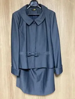 ダークグレーセットアップ ジャケットとスカート レディース