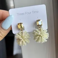 Three Four Time ビーズボールビジュピアスのサムネイル