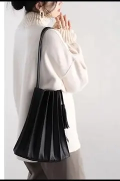 Item thumbnail for item cb0d743c-33c8-4796-82c3-f337e085ffba