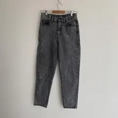 グレー ハイウエスト テーパードデニムパンツ