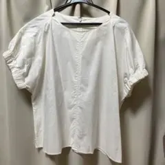 お値下げ中【美品】ホワイト コットン 半袖ブラウスのサムネイル