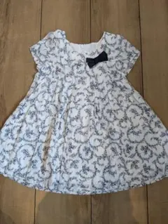 BeBe 花柄ワンピース 90cm　キッズ　ベビーのサムネイル