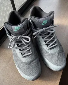 【美品】ナイキ エアマックス インビガーミッド/グレー 美品】NIKE エア マックス インビガー ミッド 25.5 cm グレー - メルカリ