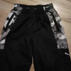 PUMA 迷彩ロングパンツ 黒　140