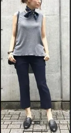 美品　Deuxieme Classe トリアセクロップドパンツ　34 ネイビーのサムネイル