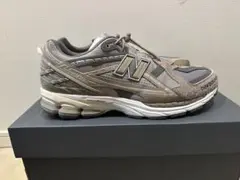 INVINCIBLE N.HOOLYWOOD New Balance 1906U